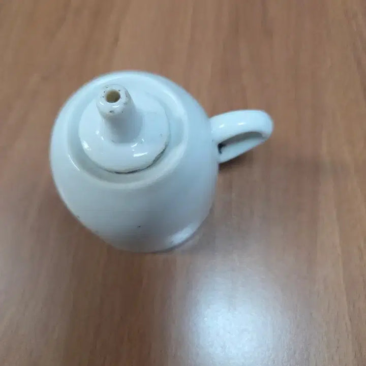 [BUNJANG] White Oil Lamp (1970s) / 흰색  등잔 가정집 전기대신 70년대사용