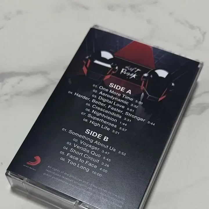 [BUNJANG] Daft Punk Discovery Cassette Tape / 다프트 펑크 2집 Discovery 카세트 테이프