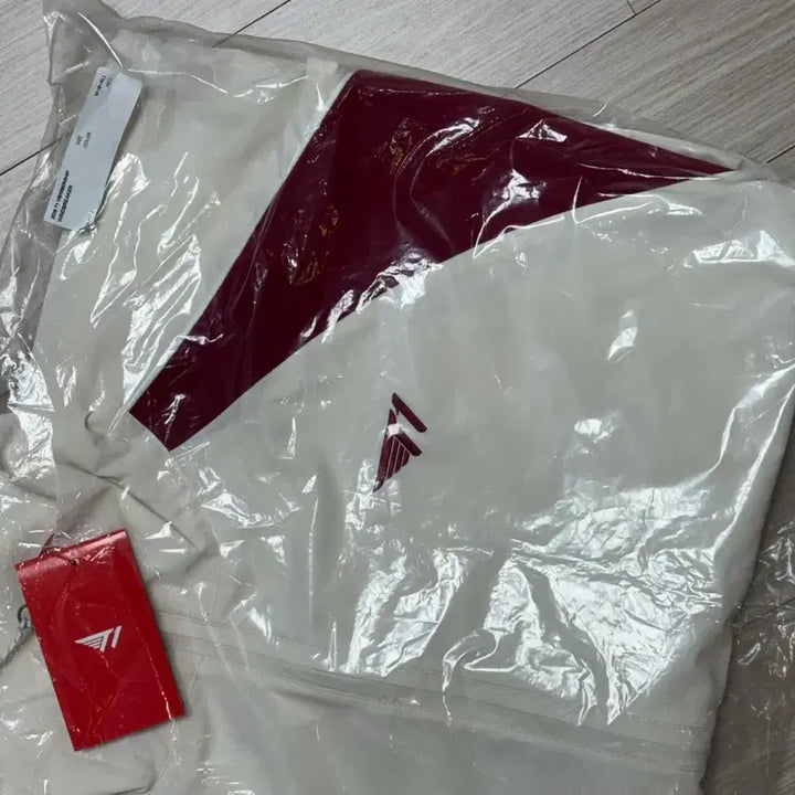 [BUNJANG] T1 Membership Windbreaker Red M / T1 티원 멤버십 바람막이 레드 m (포카x)