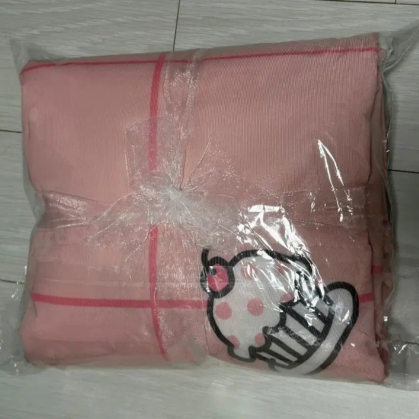 [BUNJANG] Hello Kitty Cooling Blanket Summer Blanket / 새상품 헬로키티 쿨링 담요 여름담요 냉감담요