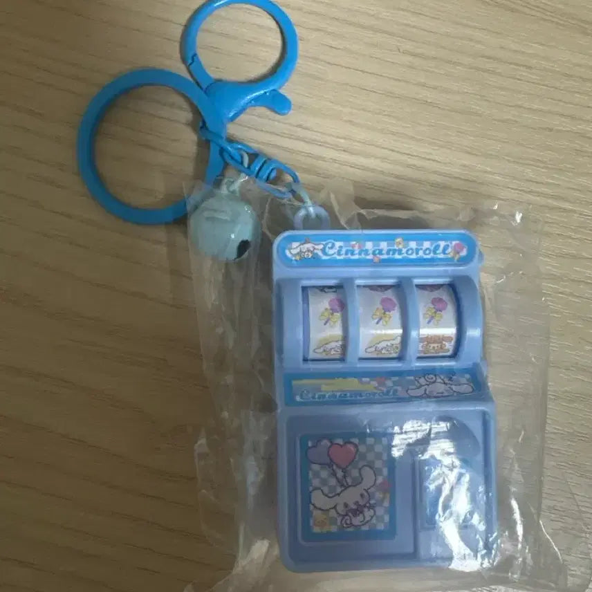 [BUNJANG] Sanrio Cinnamoroll Slot Keychain / 산리오 시나모롤 슬롯 키링