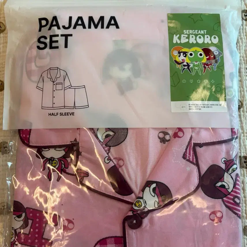 [BUNJANG] SPAO Keroro Giroro Short Sleeve Pajama Set XL / 미개봉) 스파오 케로로 기로로 반팔 파자마 세트 XL