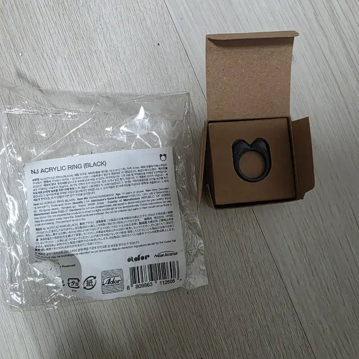 [BUNJANG] NewJeans NJ Acrylic Ring Black / 뉴진스 NJ 아크릴 링 블랙