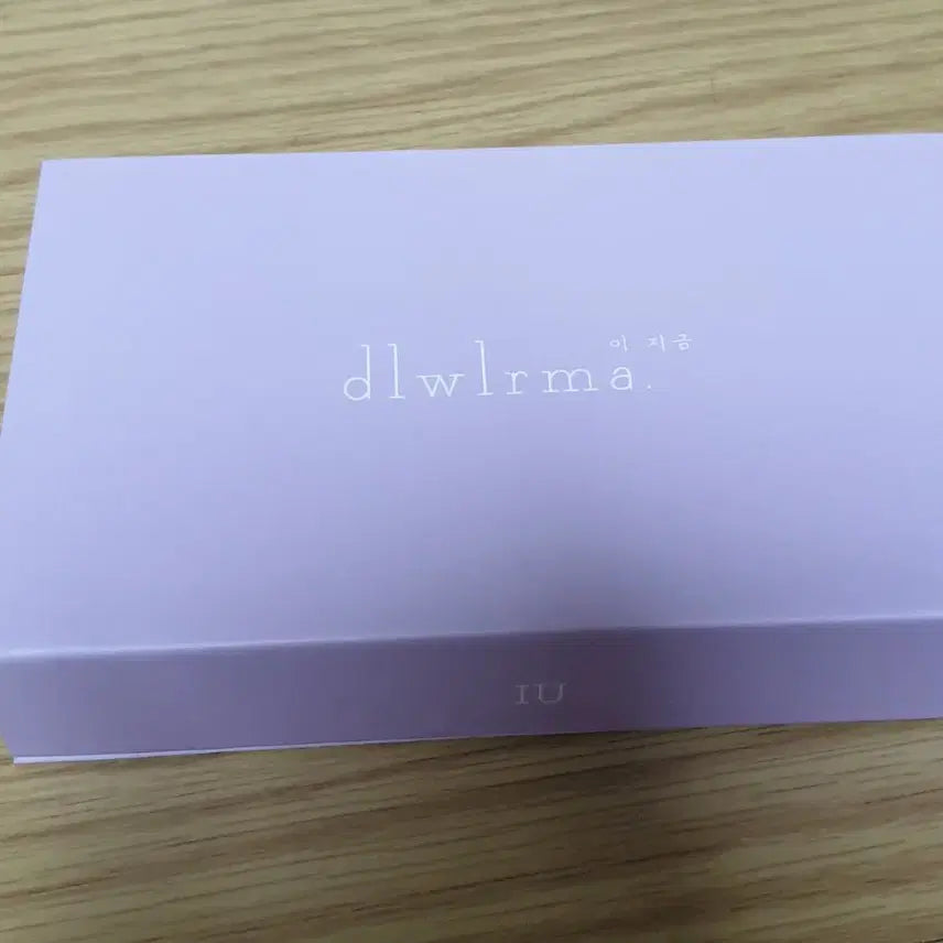 [BUNJANG] IU Lee Ji-eun 10th Anniversary Concert "dlwlrma" Goods Badge Set / 아이유 이지금콘서트 10주년 굿즈 뱃지 dlwlrma