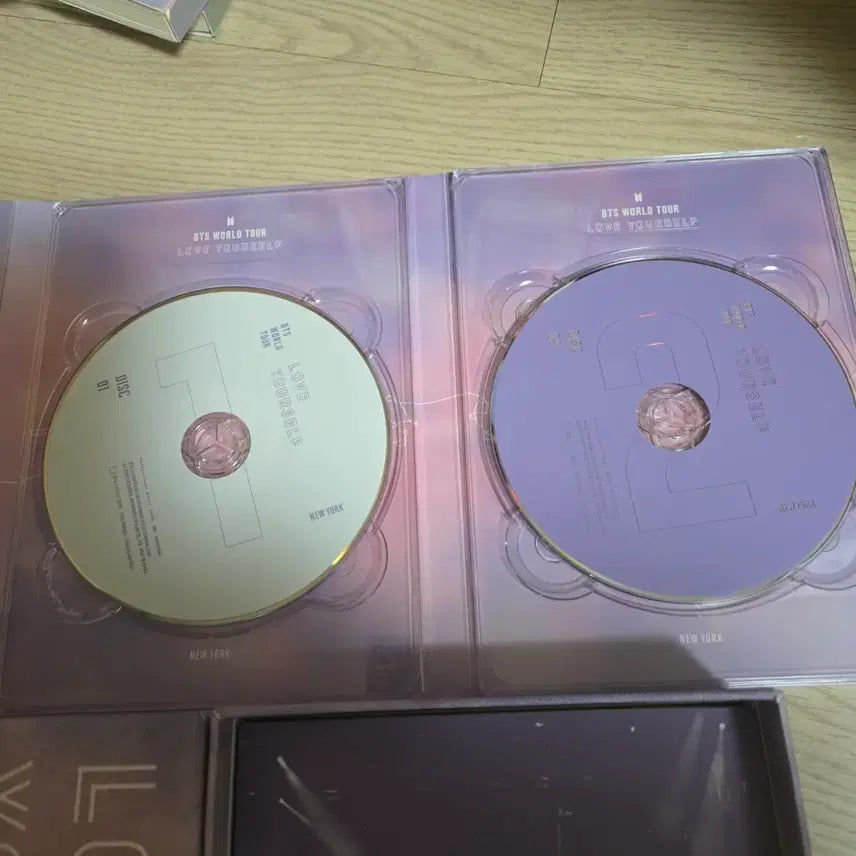 [BUNJANG] BTS J-Hope LOVE YOURSELF New York DVD Full Set Photocard / 방탄 럽셀 뉴욕 dvd 호석 제이홉 포카포함 풀셋양도.  bts J-hope