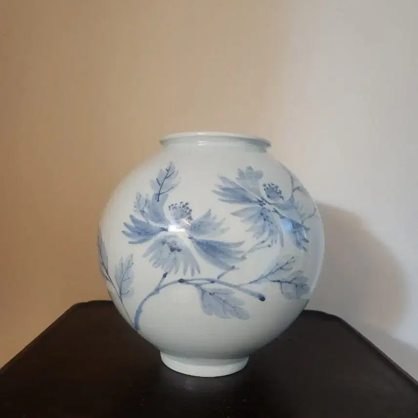 [BUNJANG] Seongho Yo White Porcelain Blue and White Flower Decoration Moon Jar (Artist&