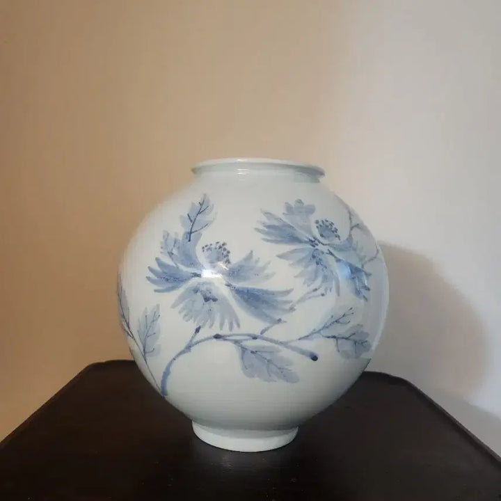 [BUNJANG] Seongho Yo White Porcelain Blue and White Flower Decoration Moon Jar (Artist&