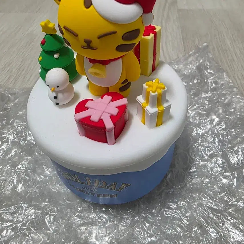 [BUNJANG] SEVENTEEN Holiday Edition Santa Tiger Music Box / 세븐틴(SEVENTEEN)의 공식 굿즈인 오르골 탐탐