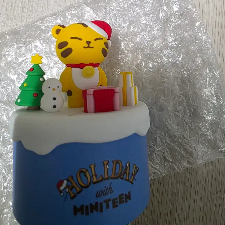[BUNJANG] SEVENTEEN Holiday Edition Santa Tiger Music Box / 세븐틴(SEVENTEEN)의 공식 굿즈인 오르골 탐탐