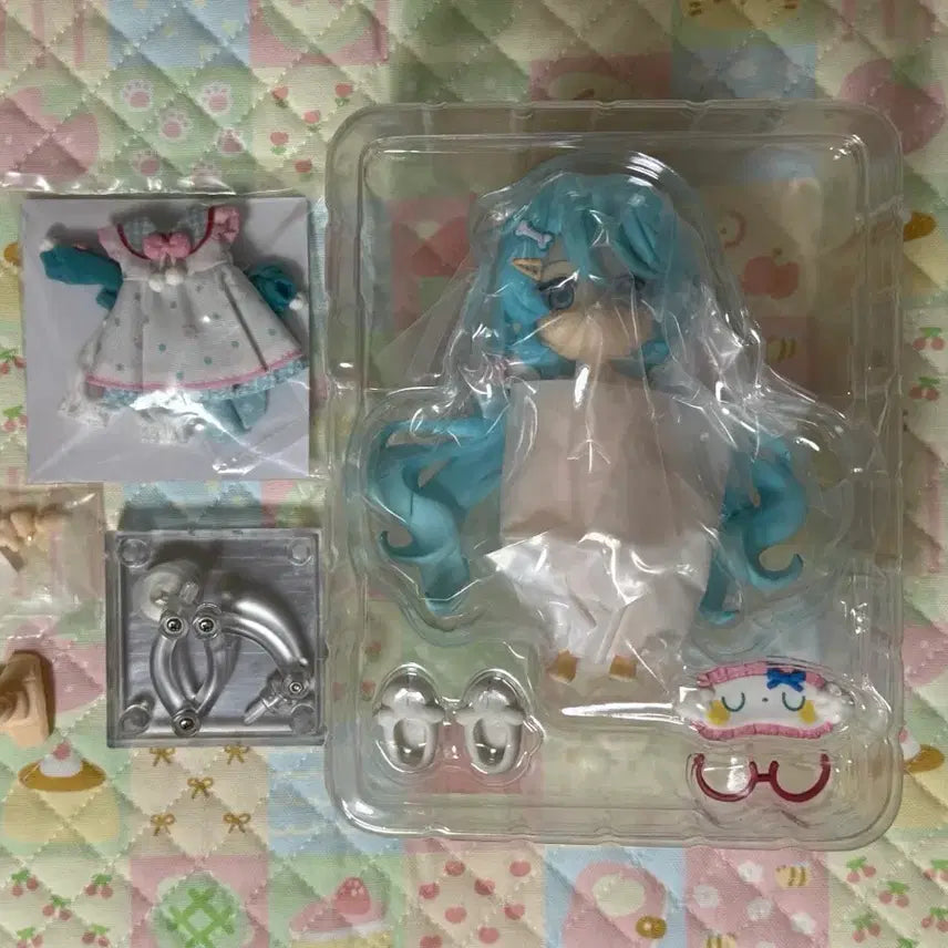 [BUNJANG] Nendoroid Hatsune Miku Loungewear Version Pajamas / 넨도로이드 하츠네 미쿠 라운지웨어 버전 파자마 잠옷