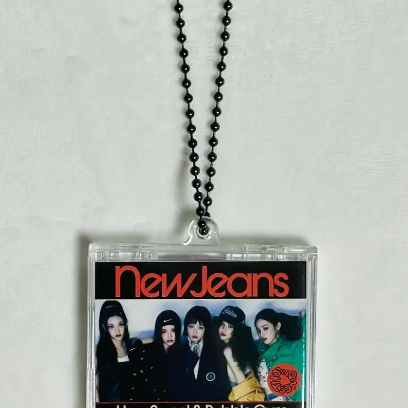 [BUNJANG] NewJeans How Sweet CD Keyring Group Ver. / 뉴진스 하우스윗 CD키링 단체