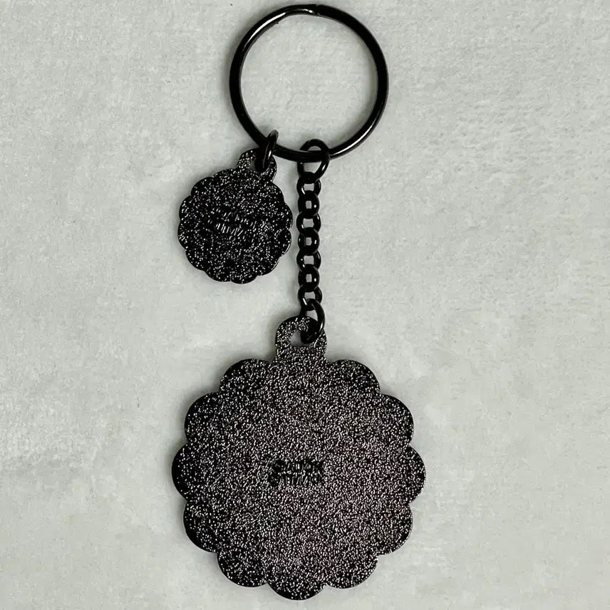 [BUNJANG] NewJeans Murakami Flower Metal Keyring / 뉴진스 무라카미 메탈 키링 플라워