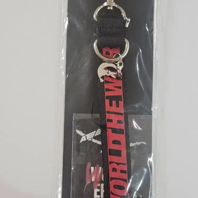 [BUNJANG] ATEEZ Choi San THE WORLD EP. FIN : WILL Light Stick Strap (Unused Photocard Included) / 에이티즈 최산 THE WORLD WILL 미친폼 팝업 MD인 키링 응원봉 스트랩(미사용 포카포함)