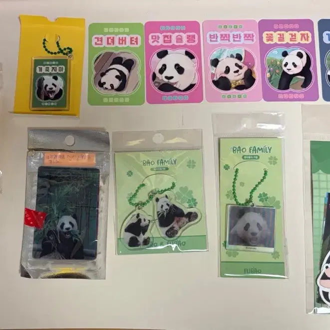 [BUNJANG] Bao Family Goods Bundle Set / 바오패밀리굿즈세트 귀여운 바오(쌍둥이,푸 목걸이 2종,스티커)등 일괄로 판매해요~