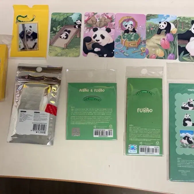 [BUNJANG] Bao Family Goods Bundle Set / 바오패밀리굿즈세트 귀여운 바오(쌍둥이,푸 목걸이 2종,스티커)등 일괄로 판매해요~