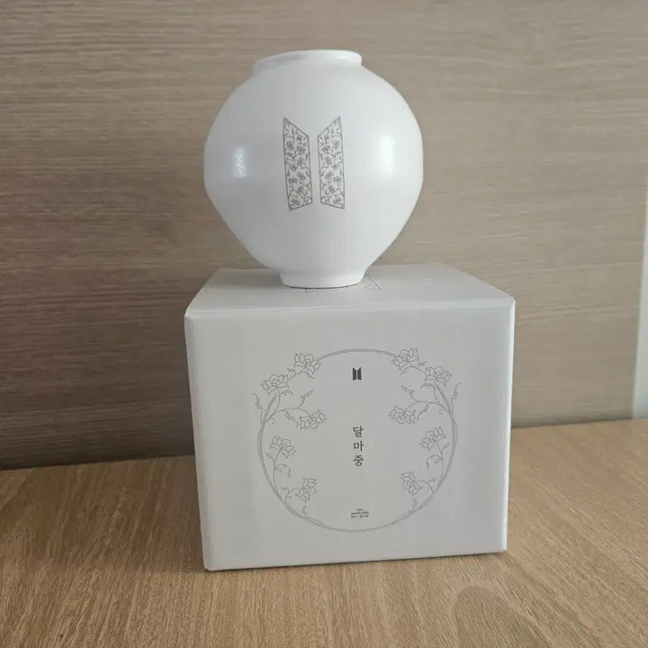 [BUNJANG] BTS Collaboration Baekja Moon Jar (Dalmajung) / bts국중박 콜라보 백자 달항아리 달마중