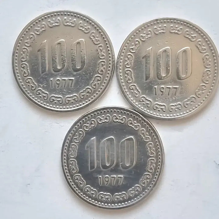 [BUNJANG] 1977 South Korean 100 Won Coin (3 Pieces) / 100원 동전 1977년 3개