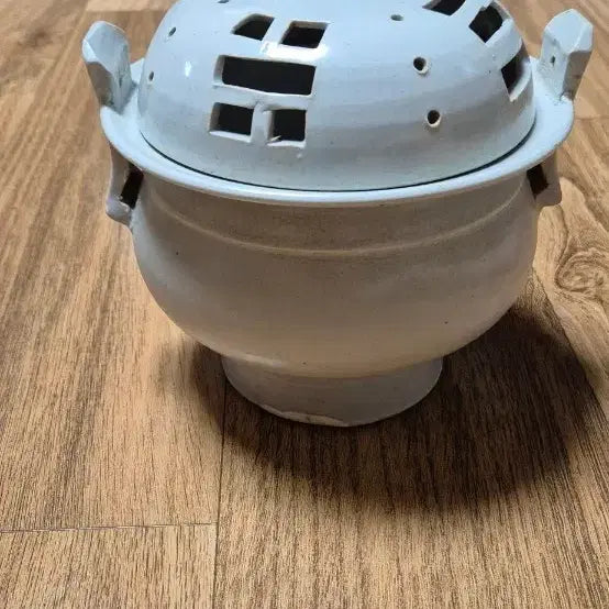 [BUNJANG] Large Celadon Porcelain Incense Burner with Bagua Design / 순백자 팔괘문 투각 향로