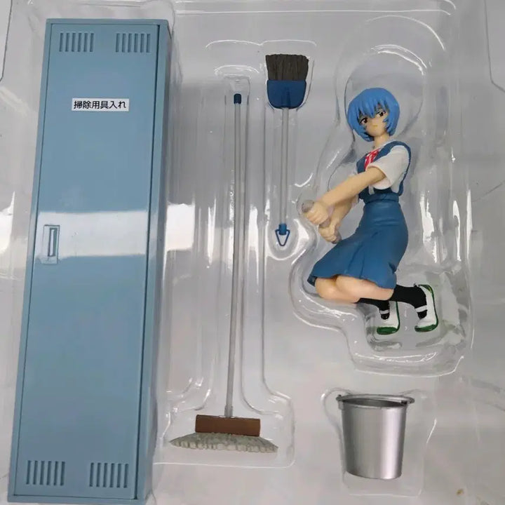 [BUNJANG] Evangelion Ayanami Rei Cleaning Time Figure / 에반게리온 아야나미 레이 청소시간 피규어