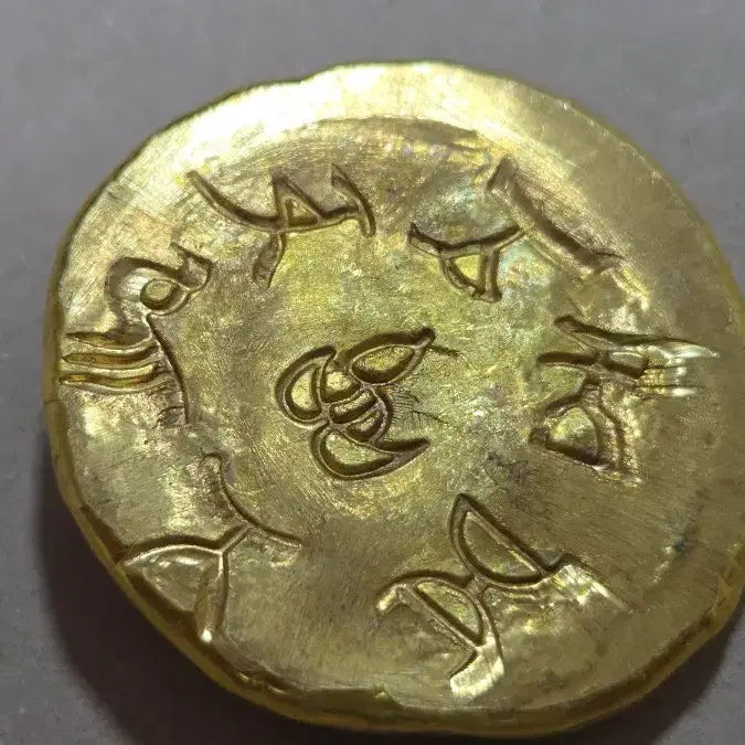 [BUNJANG] Embroidered Mask Coin / 가면 문양 주화 동전