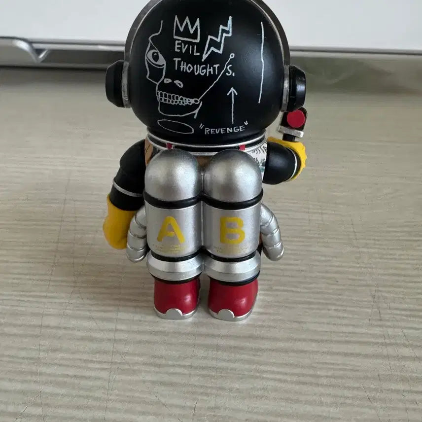 [BUNJANG] Space Molly Basquiat Series 2 Figure (No Card, No Box) / 스페이스몰리 2탄 바스키아(카드x,박스x)