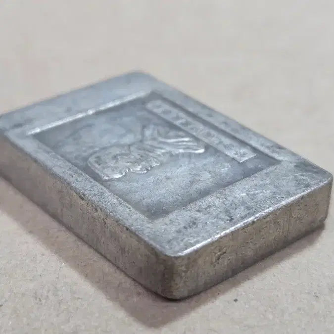 [BUNJANG] Unidentified Figure Silver Ingot / 인물이 찍혀있는 은색덩어리