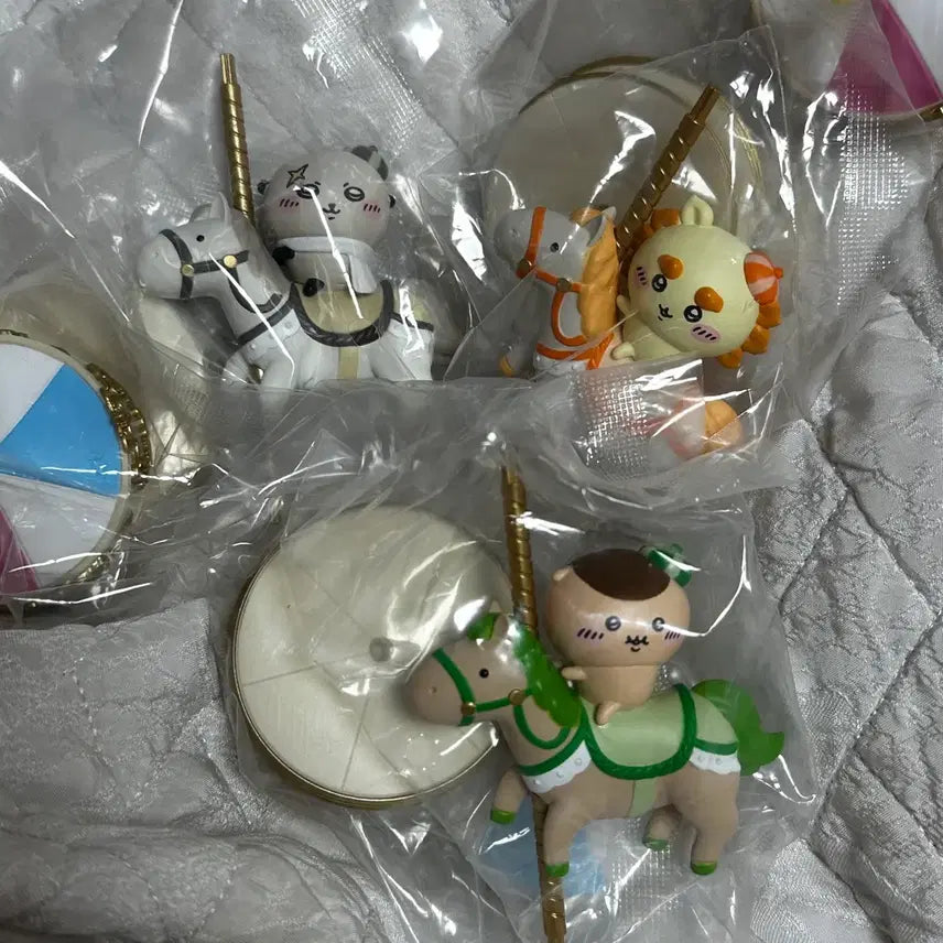 [BUNJANG] Chiikawa Merry-Go-Round Figures Set (Kurimanju, Rakko, Shisa) / 홍콩 아티버스 치이카와 회전목마 피규어 쿠리만쥬 랏코 시사