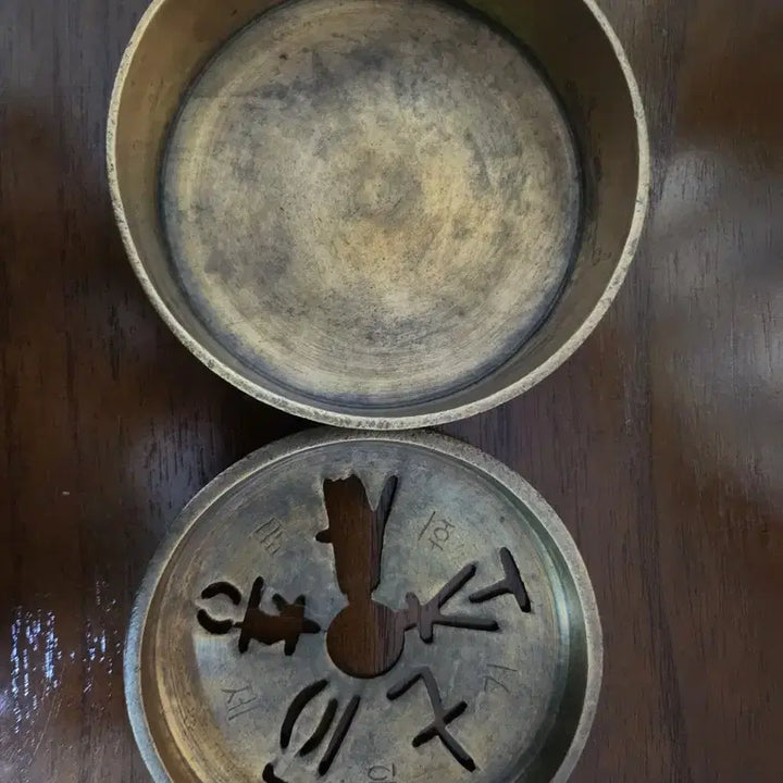 [BUNJANG] 1949 Commemorative Brass Ashtray / 옛날물건