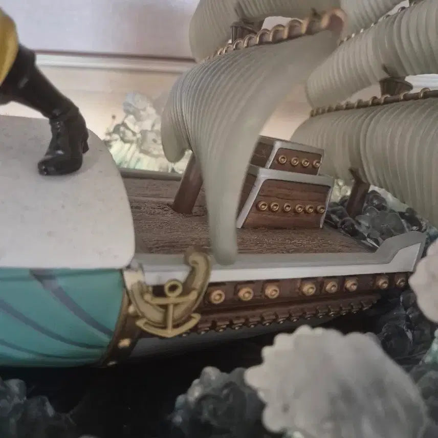 [BUNJANG] One Piece Whitebeard Resins Top / 원피스 레진 top 흰수염