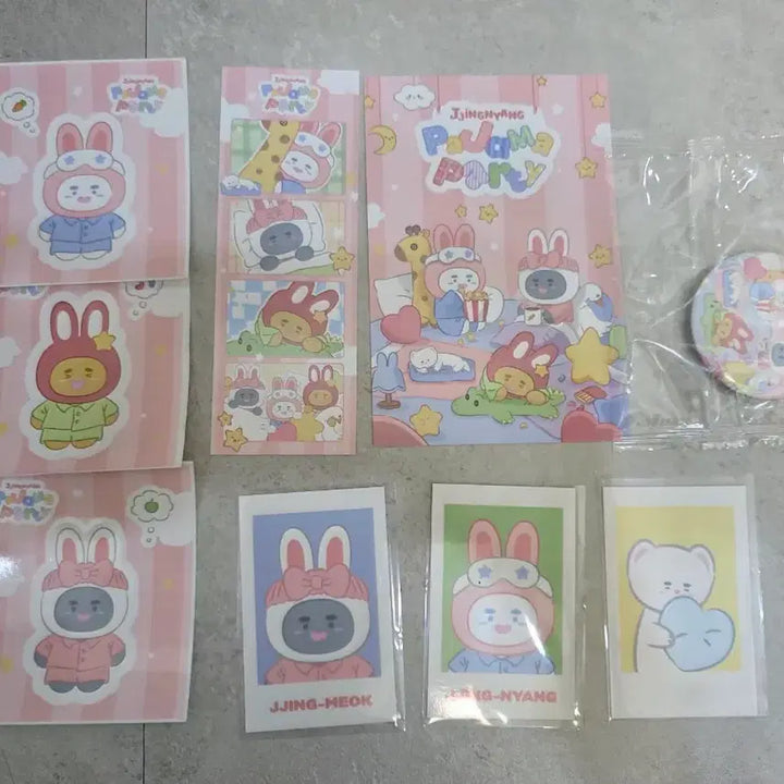 [BUNJANG] Onew Bundle Set - "Jjing Nya" Pop-up Postcard, 3 Photocards, Badge, 3 Stickers, Necklace / [일괄만]온유 찡냥이 팝업 엽서, 포카3장 ,뱃지, 스티커 3장,네켓
