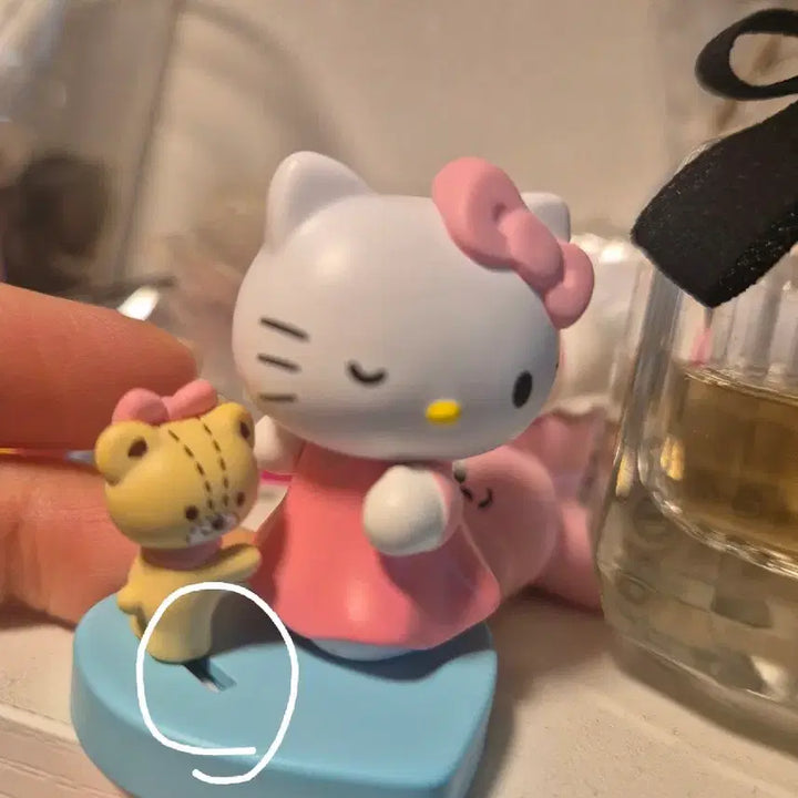 [BUNJANG] Rare Hello Kitty Figure / 희소성있는 헬로 키티 피규어
