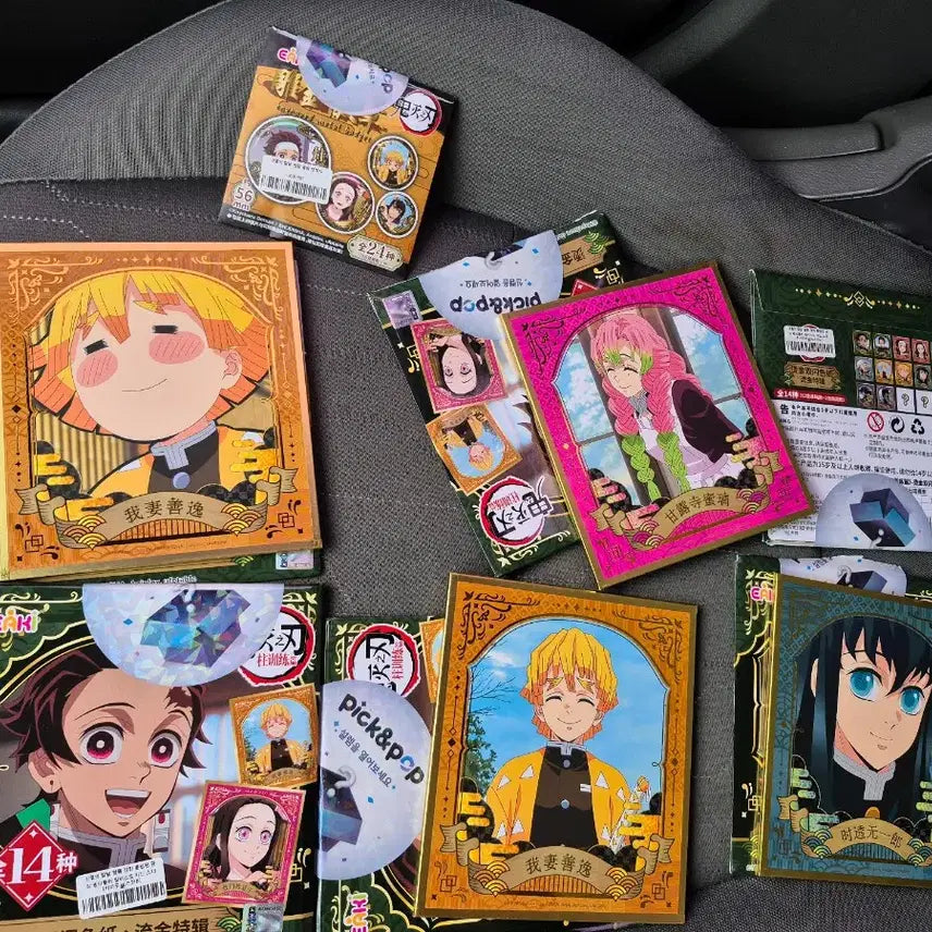 [BUNJANG] Demon Slayer: Kimetsu no Yaiba Golden Lenticular Illustration Card &amp; Can Badge Set / 귀멸의 칼날 합동 강화 훈련편 금장 렌티큘러 일러스트 카드, 캔뱃지