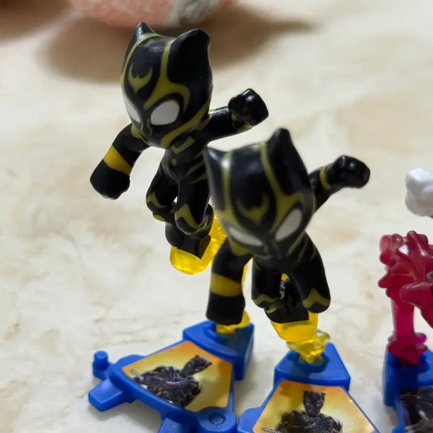 [BUNJANG] Kinder Joy Marvel Avengers Black Panther Hulk Spider-Man Iron Man / 킨더조이 마블 어벤져스 블랙팬서 헐크 스파이더맨 아이언맨
