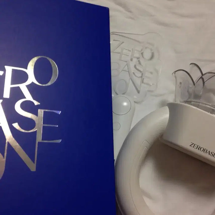 [BUNJANG] ZEROBASEONE Official Lightstick Set with Strap and Mini Nameboard / 제로베이스원 응원봉 일괄 판매합니다!