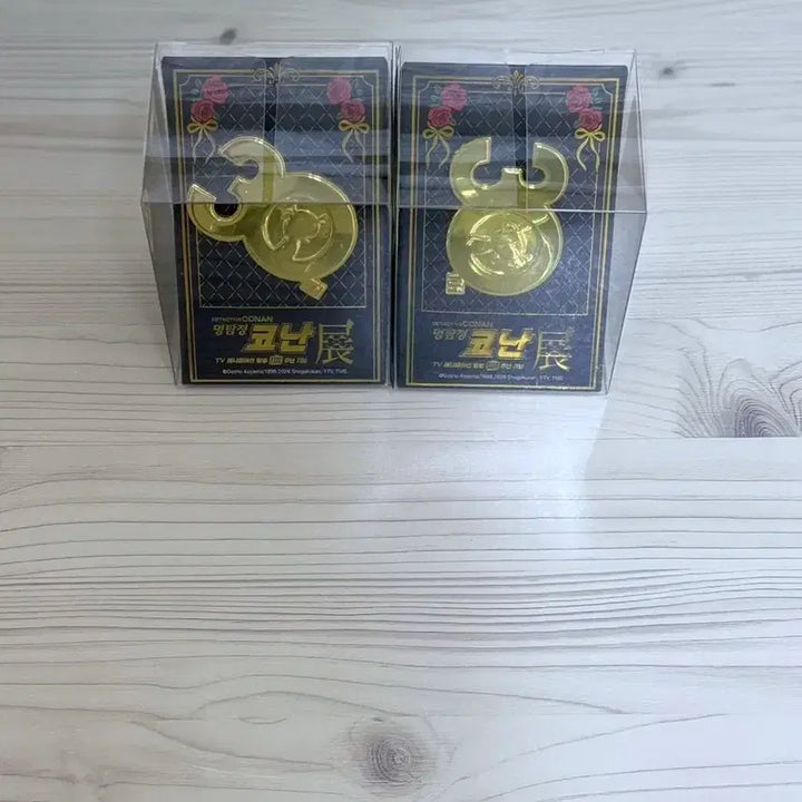 [BUNJANG] Detective Conan Animation 30th Anniversary Exhibition Limited Edition Metal Badge Bundle Set / 2개 일괄) 명탐정코난 애니메이션 30주년 기념 전시회 뱃지 명탐정 코난 전시전 KV 금속뱃지 무신사 한정 뱃지 팝업