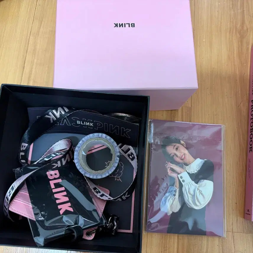 [BUNJANG] BLACKPINK Official Lightstick Photobook Bundle Set / 블랙핑크 굿즈 1기 응원봉 포토북 일괄로 양도합니다
