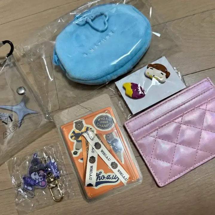[BUNJANG] Hello Kitty 50th Anniversary Quilting Card Holder/Pouch/Keychain/Badge Set / 헬로키티 50주년 퀼팅 카드지갑/인형 파우치/키링/뱃지 세트
