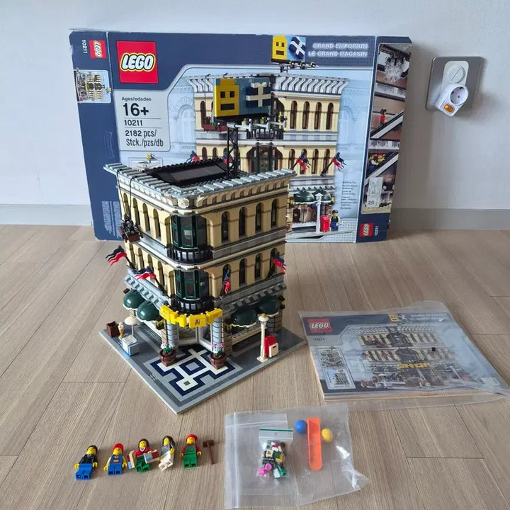 [BUNJANG] LEGO Creator Expert 10211 Grand Emporium (2010) - Complete Set, Original Box / 레고 모듈러 10211 대형 백화점 2010 역순분해 풀박 누락없음