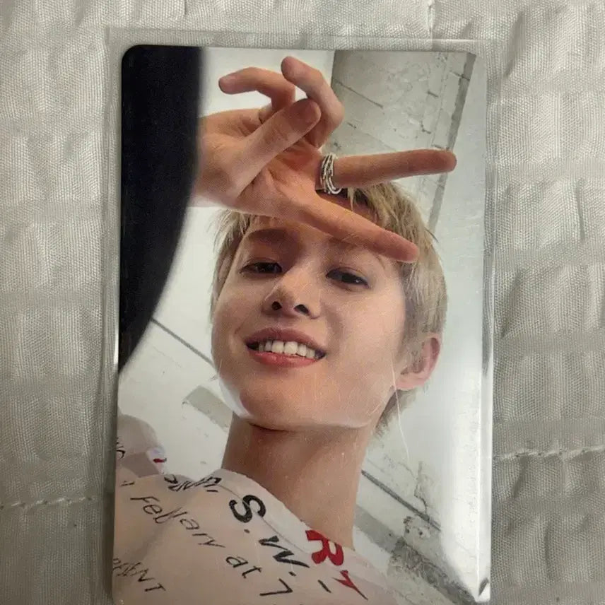 [BUNJANG] CORTOYS Outside the Lines Universal Martin Photocard / 코르티스 아웃사이드 더 라인즈 유니버셜 마틴 포카
