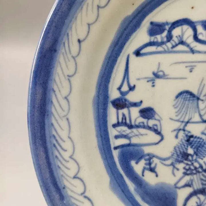 [BUNJANG] Qing Dynasty Qianlong Blue &amp; White Porcelain Plate with Landscape and Figures / 청대 건륭 민요 청화 산수인물누각문 접시 중국도자기 골동품 고미술품 수집품