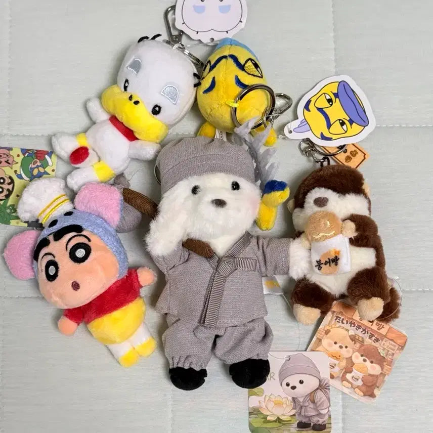 [BUNJANG] Bundle Set: Racco, Crayon Shin-chan, Dororo, Louie Bear, Godefish Plush Keychains / 인형키링 일괄 판매 (랏코상,짱구,또치,루이베어,가시고기)