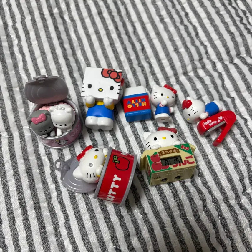 [BUNJANG] Sanrio Hello Kitty Gacha Figures Bundle Set / 산리오 키티 가챠 일괄 양도합니다.