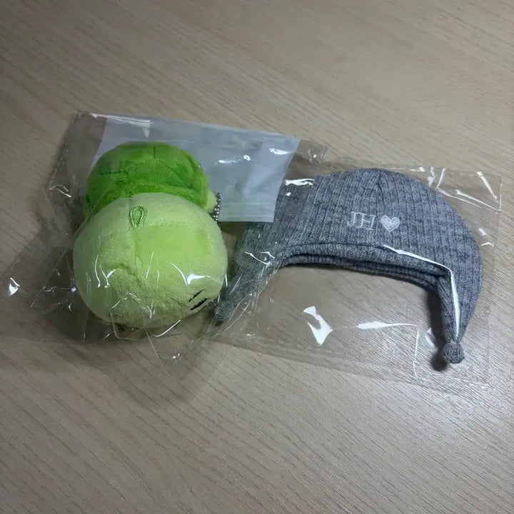 [BUNJANG] KORTIZ Joohoon Dubugyi Doll Version A + Hat / 코르티스 주훈 듀북이 인형 A버전+모자 양도
