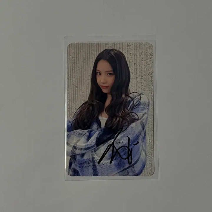 [BUNJANG] NMIXX Jiwoo Signed Photocard POB / 엔믹스 지우 싸인 포토카드