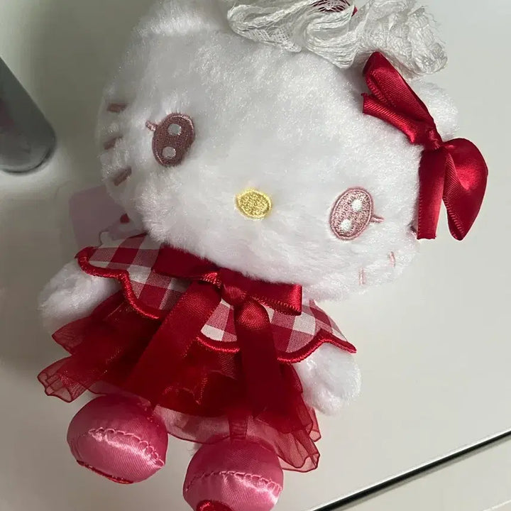 [BUNJANG] Sanrio Cherry Whipped Cream Hello Kitty Mascot (Valentine Limited Edition) / 산리오 체리휘핑크림 헬로키티 마스코트 (발렌타인한정판)