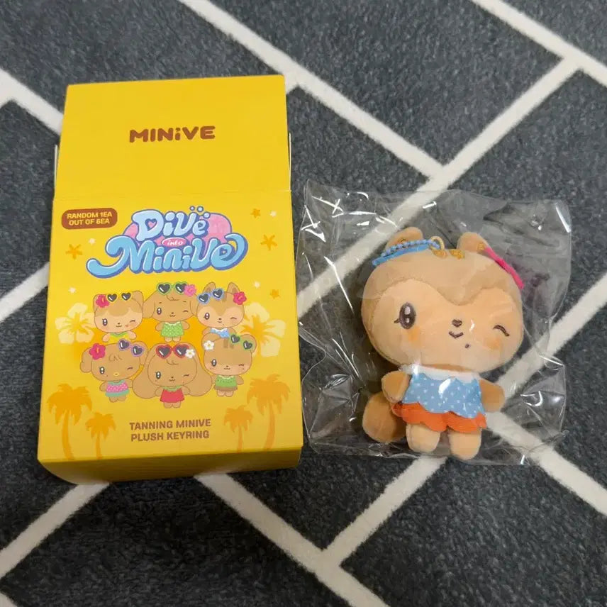 [BUNJANG] IVE Mini-ve Dal Dali Pop-Up Random Tanning Doll Keychain / 아이브 미니브 달이 가을 팝업 랜덤 태닝 인형 키링 양도