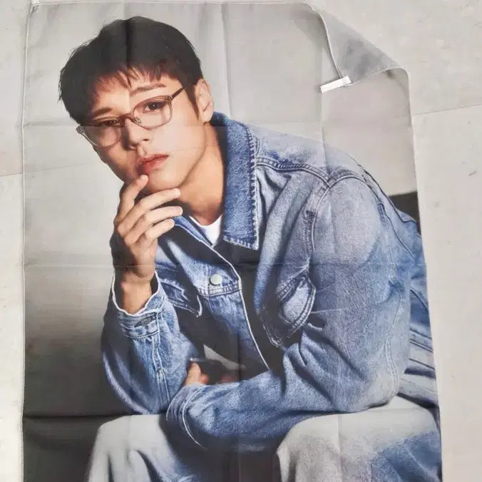 [BUNJANG] Park Jihoon Kichicken Advertising Fabric Poster Bundle Set / 박지훈 광고 기영이치킨 페브릭 포스터 포토카드
