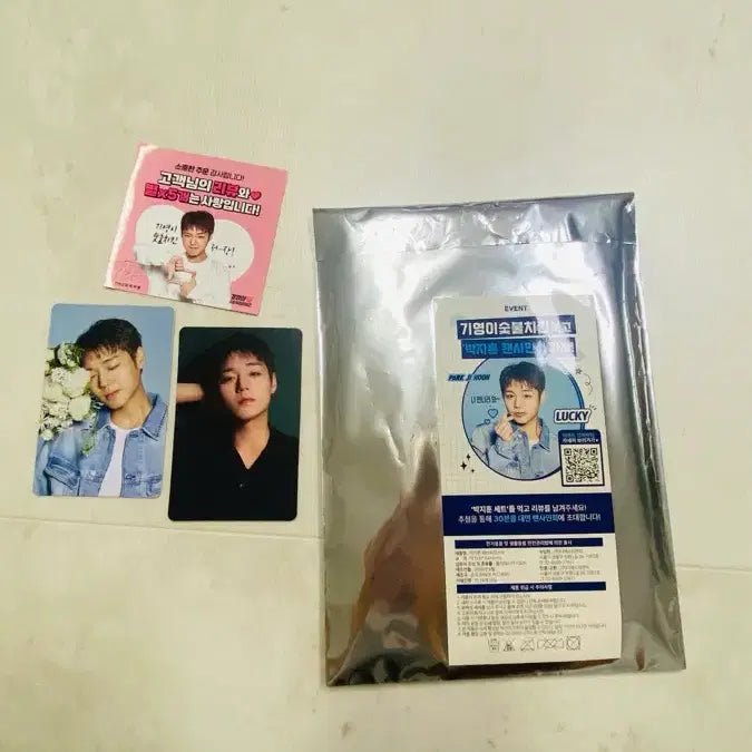 [BUNJANG] Park Jihoon Kichicken Advertising Fabric Poster Bundle Set / 박지훈 광고 기영이치킨 페브릭 포스터 포토카드