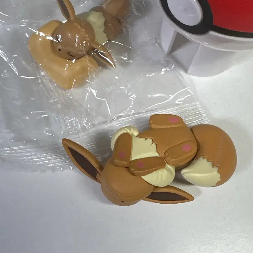 [BUNJANG] Pokemon Eevee Figure Bundle Set (Sleeping, Soda) / 일괄) 포켓몬스터 이브이 피규어 가챠 소다 잠꾸러기 잠 잠자는 자는
