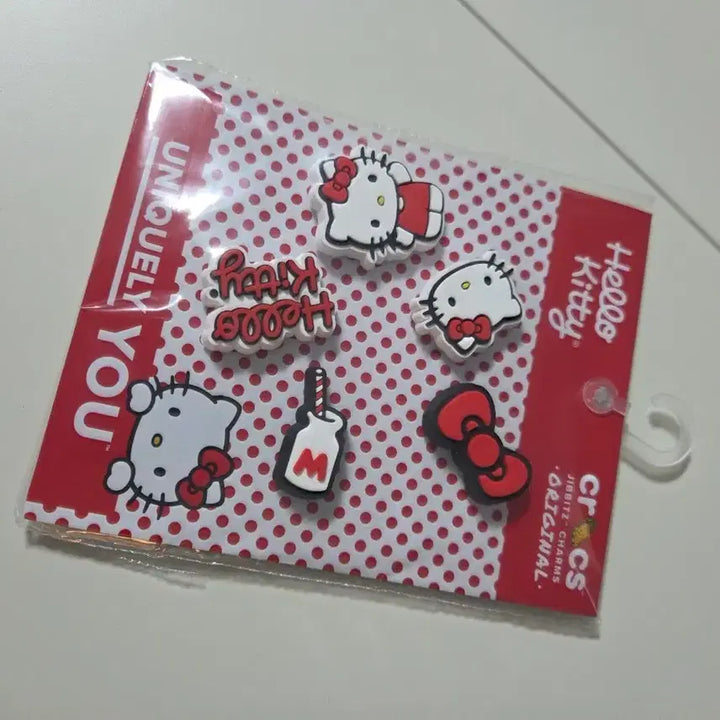 [BUNJANG] Crocs Authentic Hello Kitty 5-Piece Jibbitz Set / 크록스 정품 헬로키티 지비츠 5개 세트